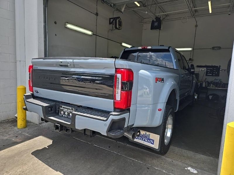 Used 2025 Ford F-450 PlatinumImage 3
