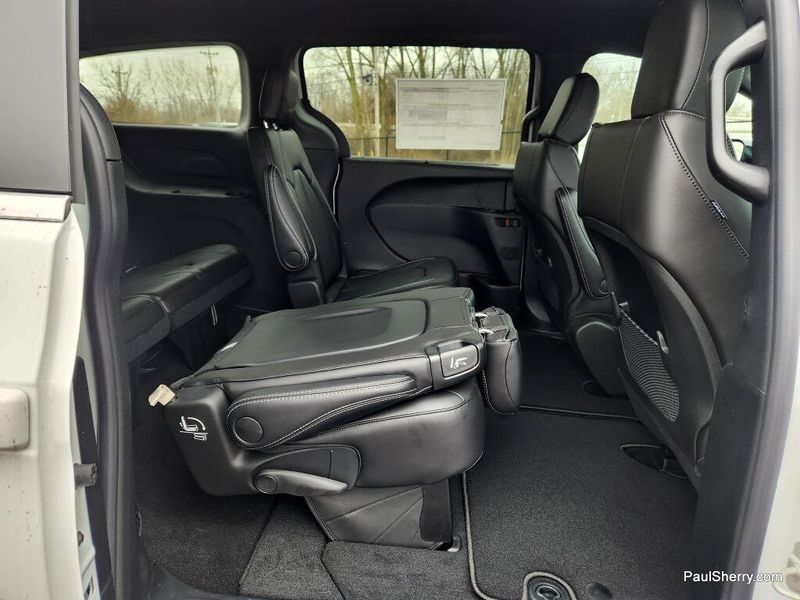 New 2026 Chrysler Voyager Lx