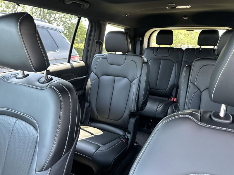 New 2025 Jeep Grand Cherokee L Limited 4x4Image 34