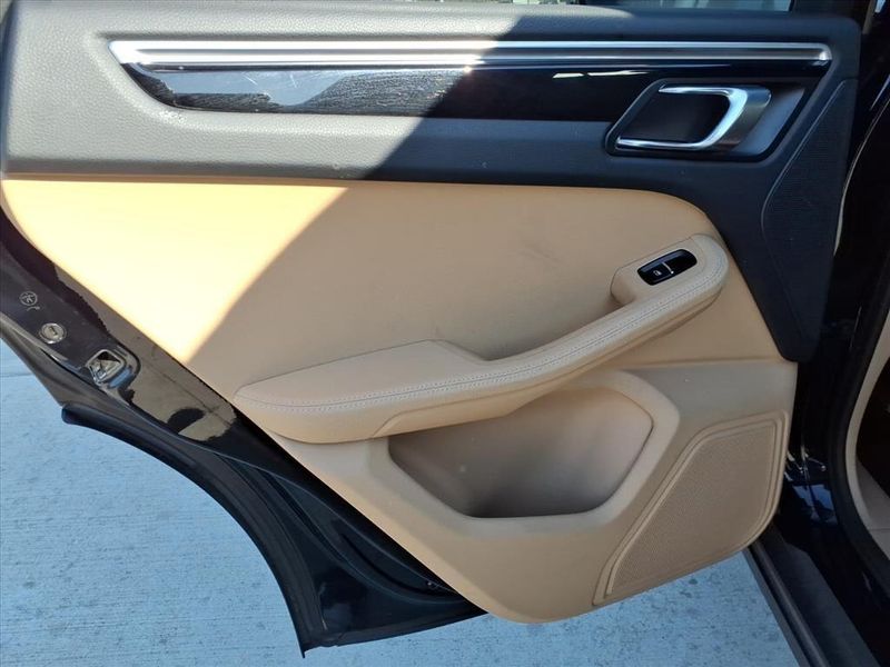 Used 2017 Porsche Macan BaseImage 11