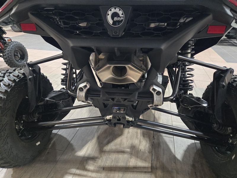 2025 Can-Am MAVERICK R X RS 999T DCT TRIPLE BLACK Image 9