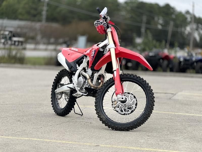 2025 Honda CRF 250F RED Image 1