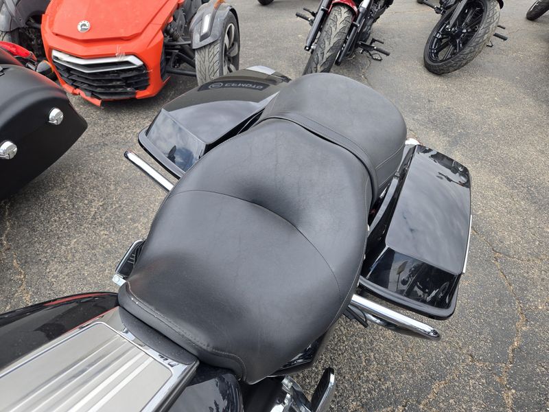 USED 2013 HARLEY ROAD KING Image 15