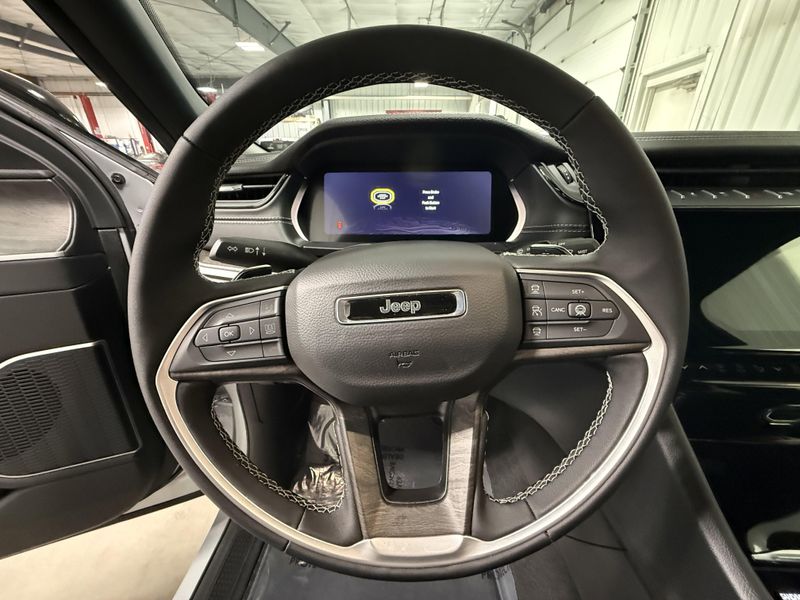 New 2026 Jeep Grand Cherokee Limited 4x4Image 28