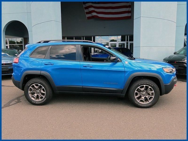 2022 Jeep Cherokee TrailhawkImage 2