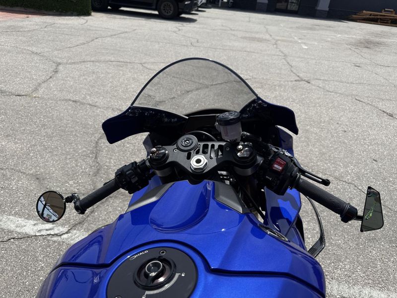 Used 2025 Yamaha YZF-R1 Image 13