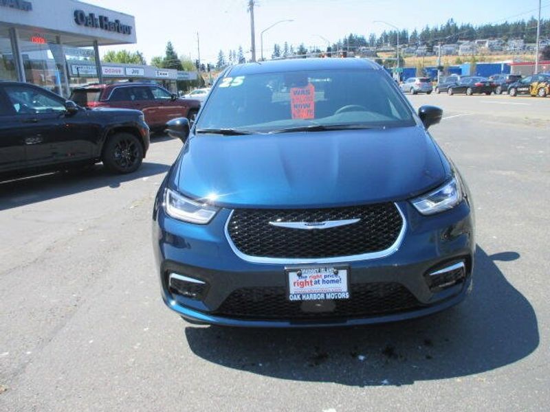 New 2025 Chrysler Pacifica SelectImage 3