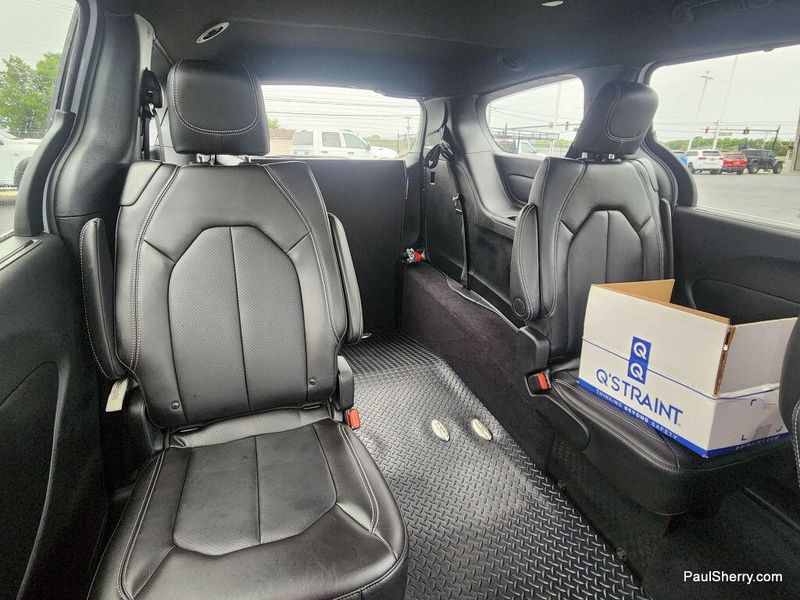 Used 2026 Chrysler Pacifica Select