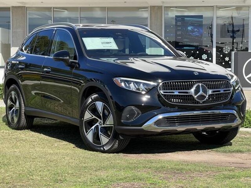 2024 Mercedes-Benz GLC 300Image 2