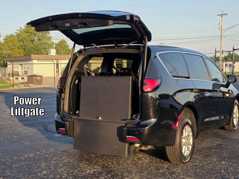 New 2027 Chrysler Pacifica Select