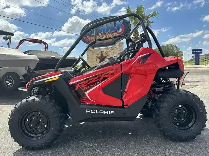 2025 Polaris RZR 200 EFI INDY REDImage 3