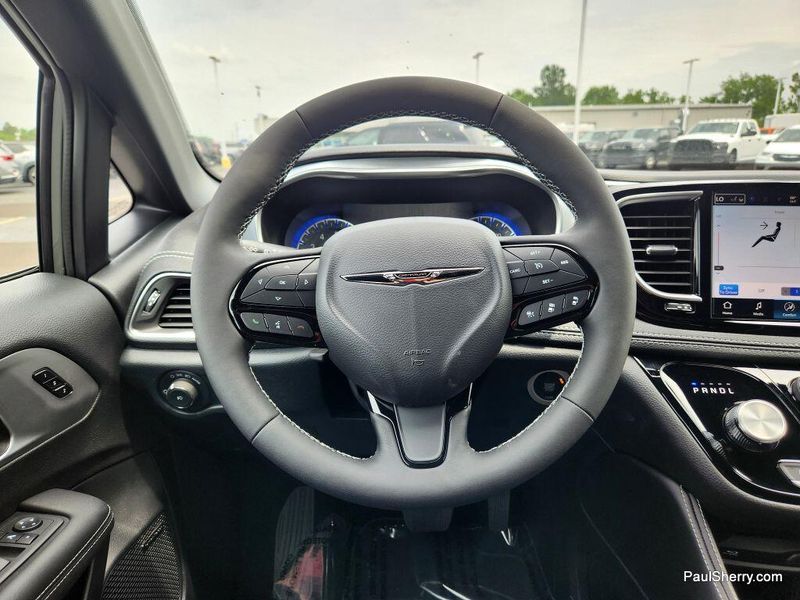 New 2025 Chrysler Pacifica LimitedImage 33