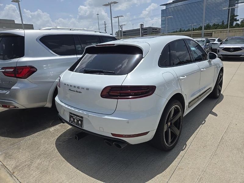 2018 Porsche Macan TurboImage 4