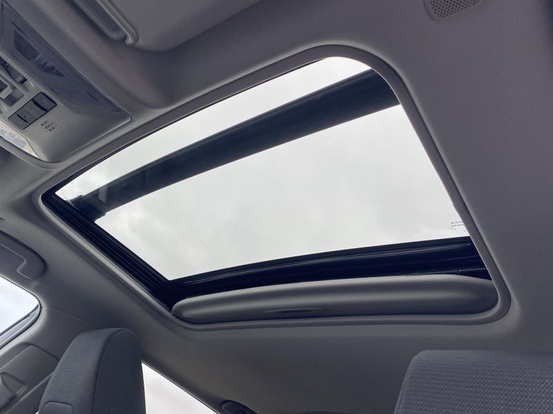 2024 Toyota RAV4 XLEImage 33