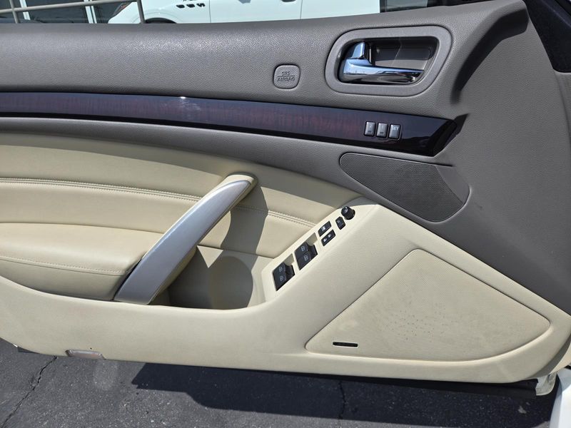 Used 2011 INFINITI G37 2dr Base