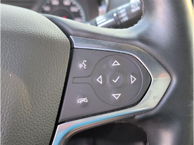 Used 2023 Chevrolet Traverse LT ClothImage 22