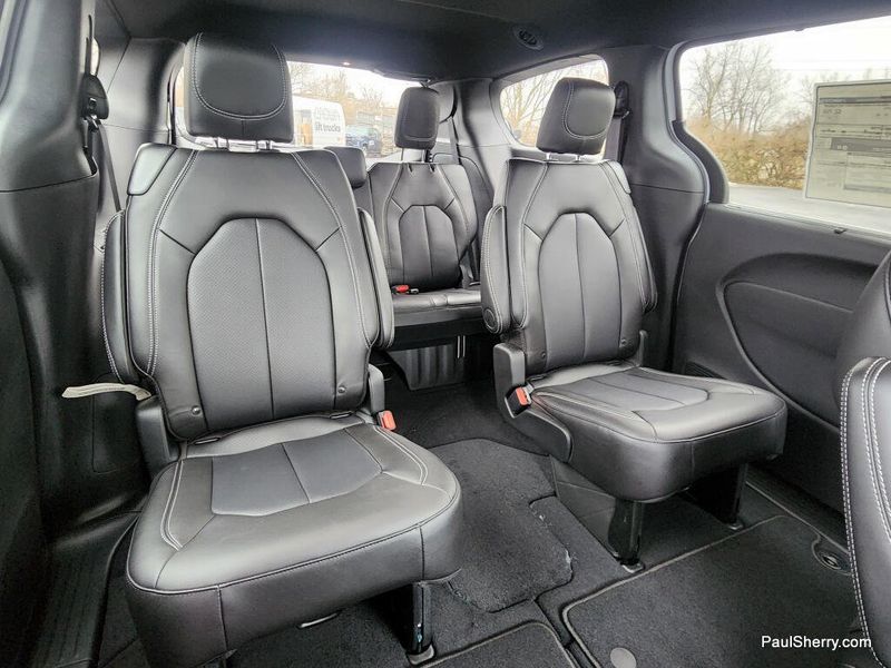 New 2026 Chrysler Voyager Lx