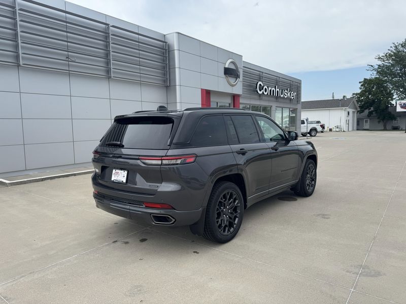New 2025 Jeep Grand Cherokee SummitImage 9