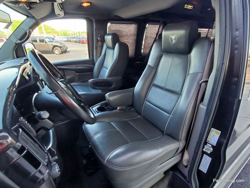 2015 Chevrolet Express 2500 Image 30