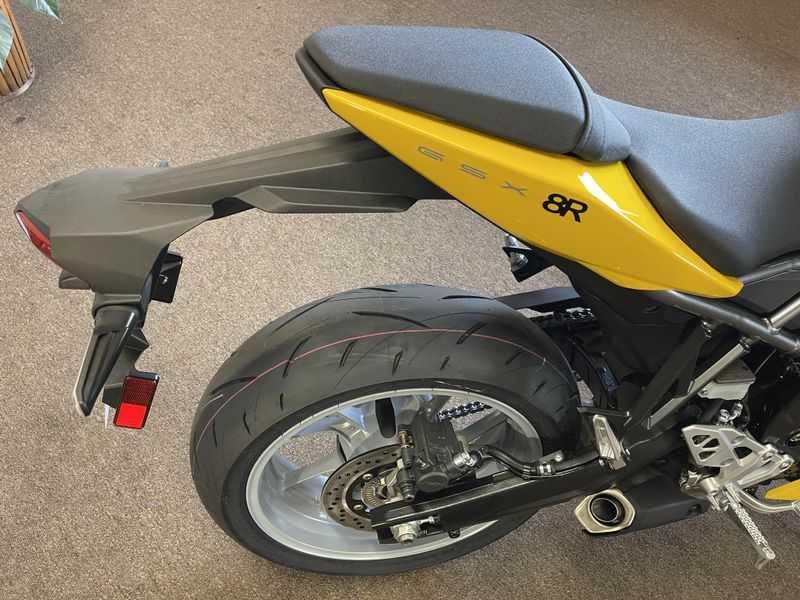 2025 Suzuki GSX-8R Image 8