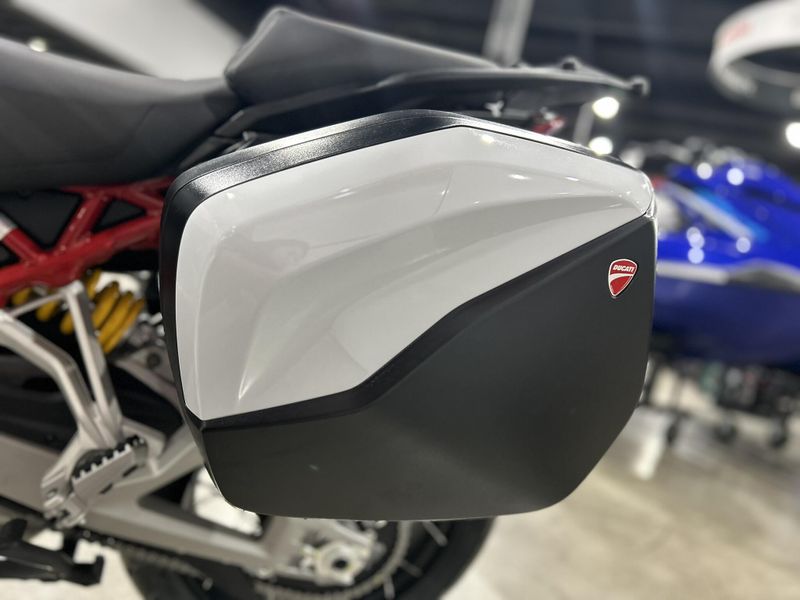 2024 Ducati MULTISTRADA V4 S TRAVEL & RADAR SPOKED WHEELS - DEMO Image 3