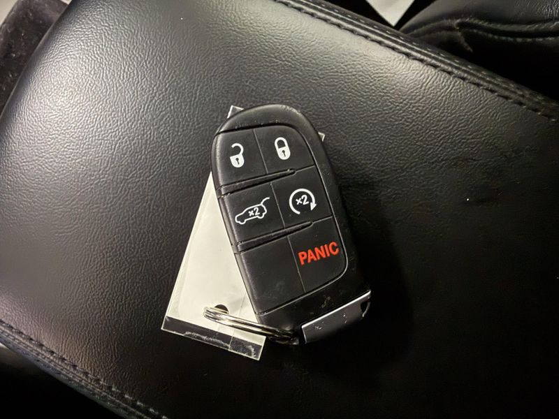 Used 2021 Jeep Grand Cherokee Laredo XImage 21