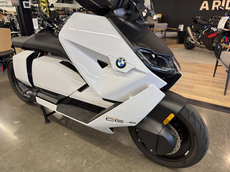 2024 BMW CE 04 - LIGHT WHITE 