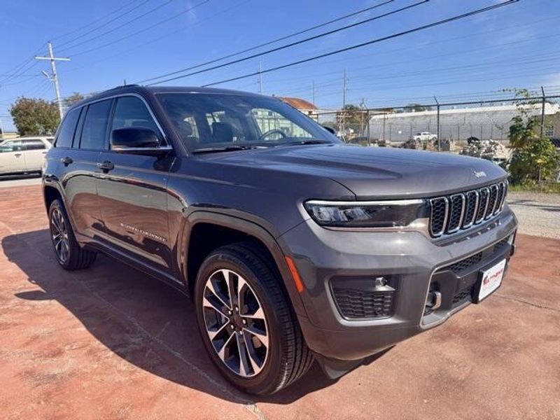 New 2025 Jeep Grand Cherokee Overland 4x4Image 3
