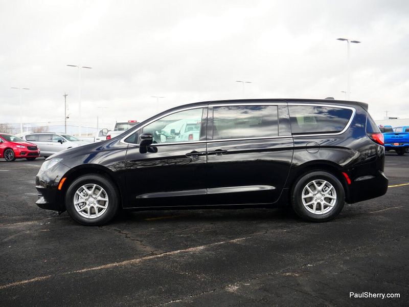 New 2026 Chrysler Voyager Lx