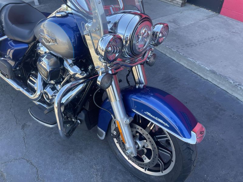 Used 2017 Harley-Davidson ROAD KING Image 21