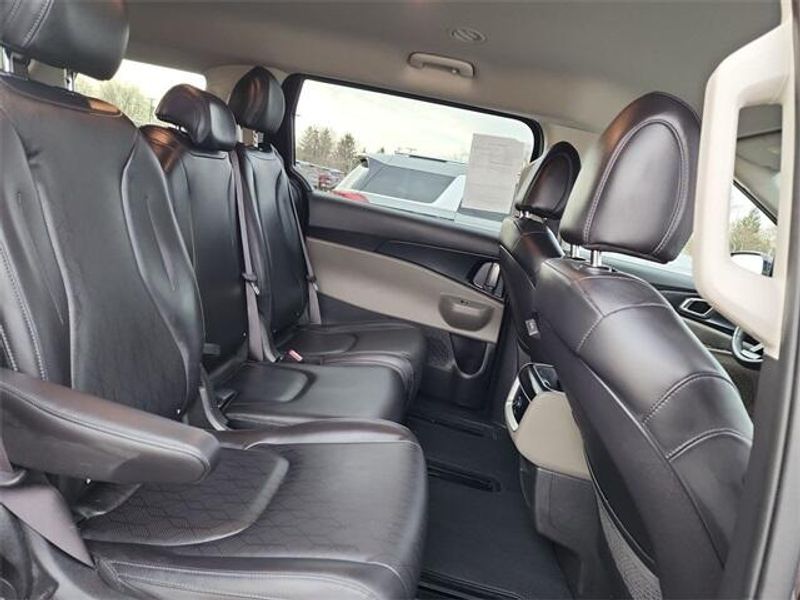2025 Kia Carnival LXSImage 28