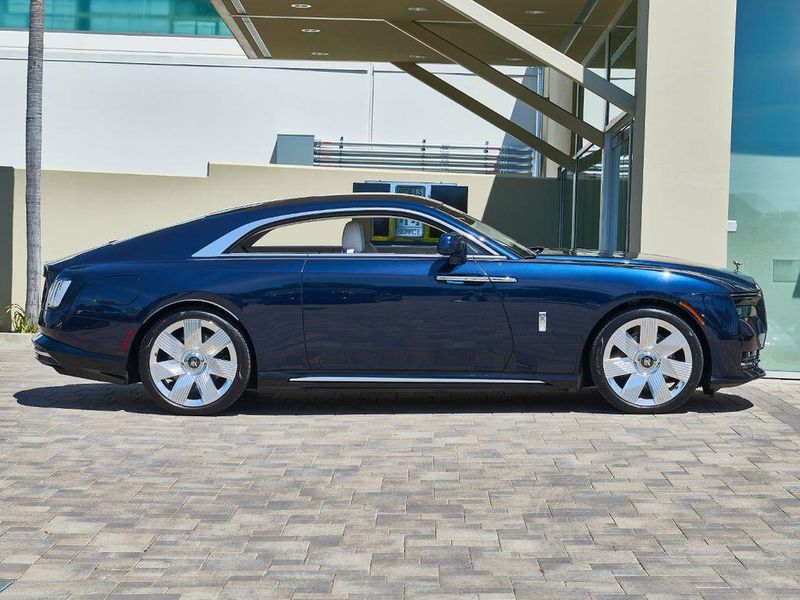 Used 2025 Rolls-Royce Spectre Image 10
