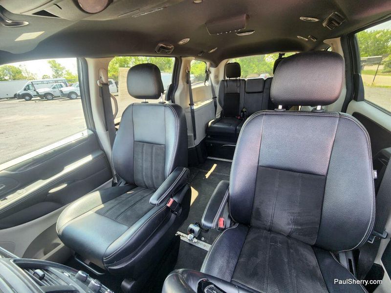 2019 Dodge Grand Caravan SXTImage 26