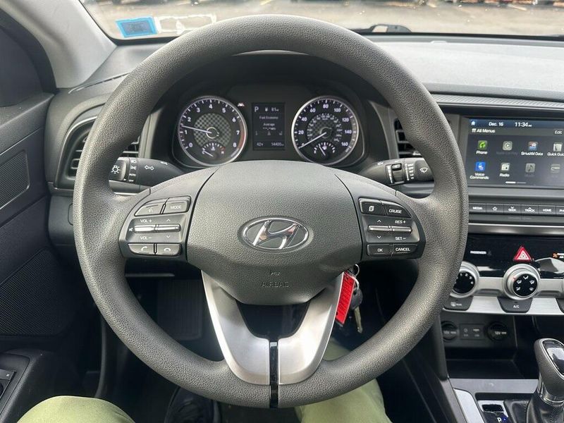 2019 Hyundai Elantra SELImage 2