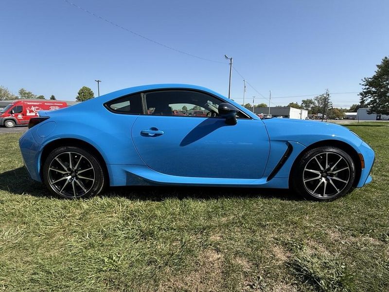 2023 Toyota GR86 Base photo 2