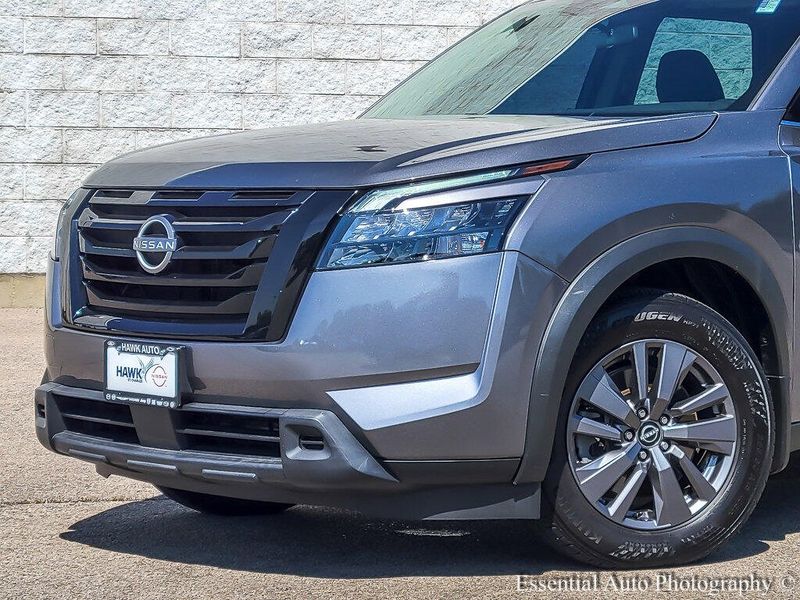 2024 Nissan Pathfinder SV photo 2