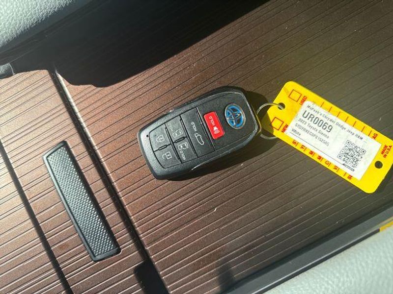 Used 2023 Toyota Sienna XLEImage 15