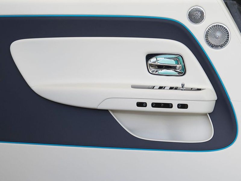 Used 2025 Rolls-Royce Spectre Image 15