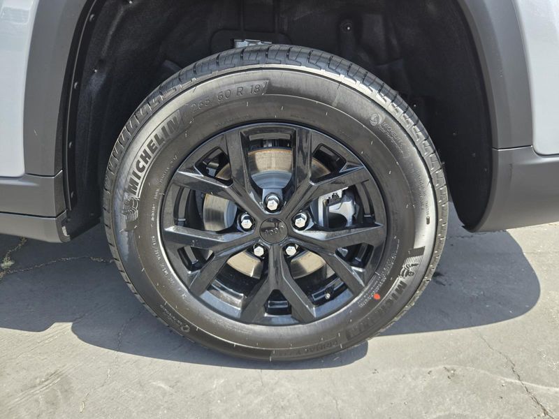 New 2026 Jeep Grand Cherokee L Laredo Altitude 4x4