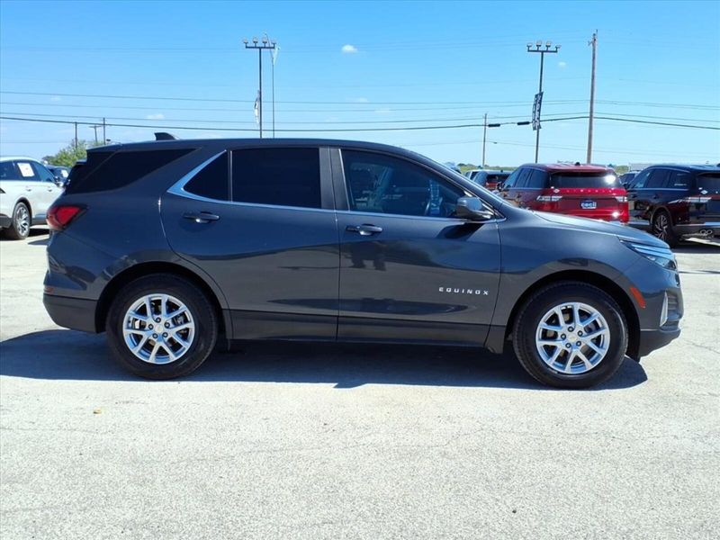 2023 Chevrolet Equinox LT photo 2
