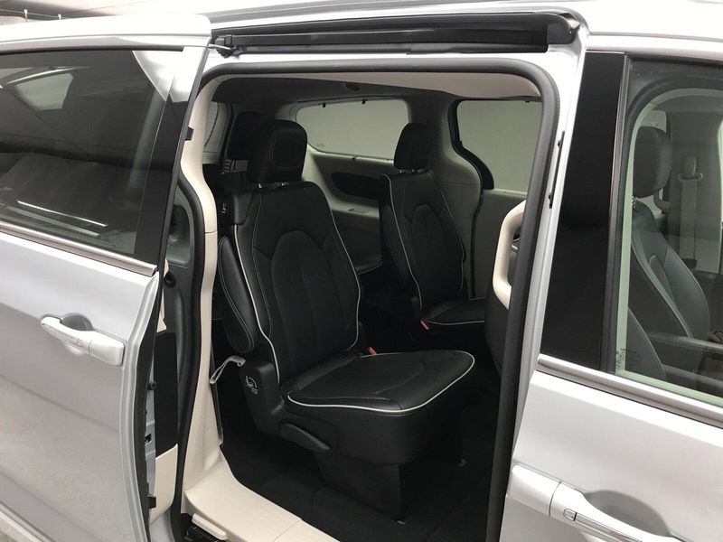 2023 Chrysler Pacifica LimitedImage 18