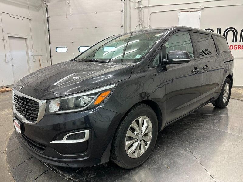 2021 Kia Sedona LXImage 11