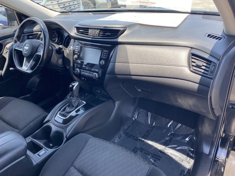 2019 Nissan Rogue SVImage 9