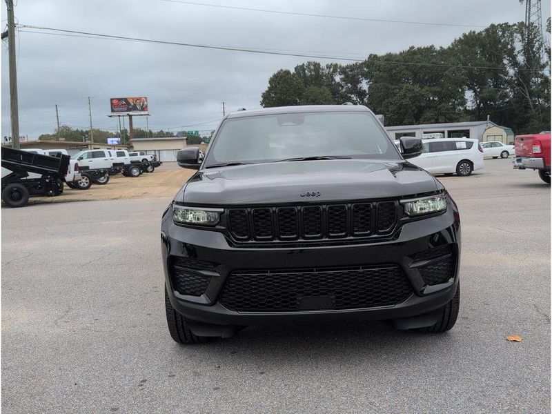 New 2025 Jeep Grand Cherokee Altitude X 4x2Image 8