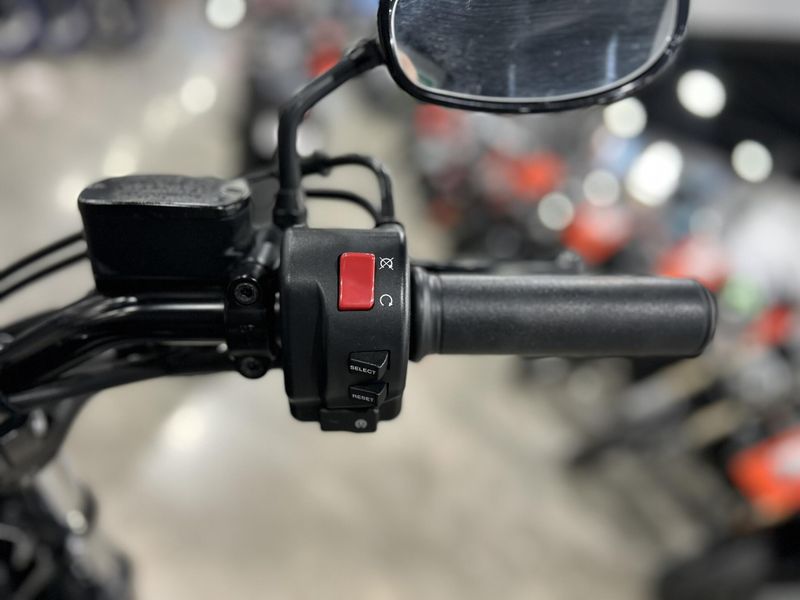 Used 2020 Yamaha Bolt Image 5