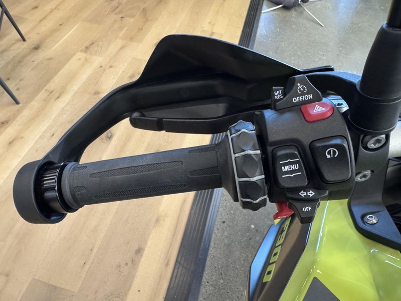 2025 BMW F 900 GS - SAO PAULO YELLOW 