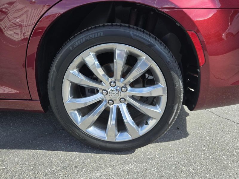 Used 2017 Chrysler 300 Limited RWD