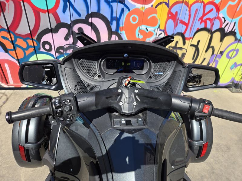 Used 2018 Can-Am SPYDER RT Image 9