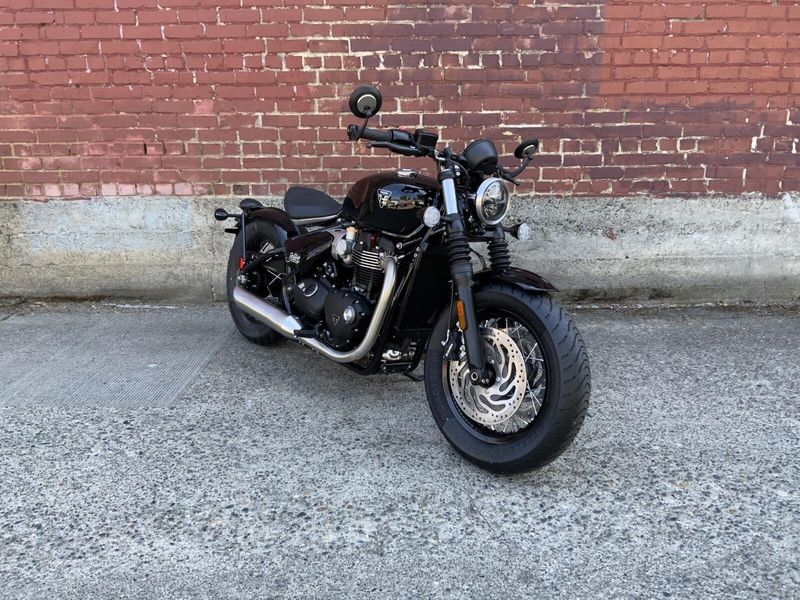 2027 Triumph BONNEVILLE BOBBER