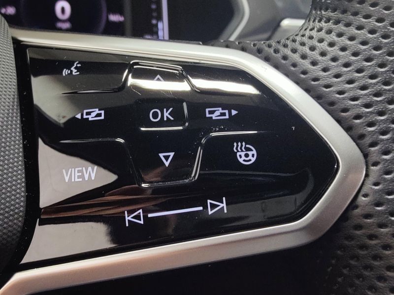 Used 2024 Volkswagen Tiguan AWD SEL R-Line w/Sunroof/navImage 32